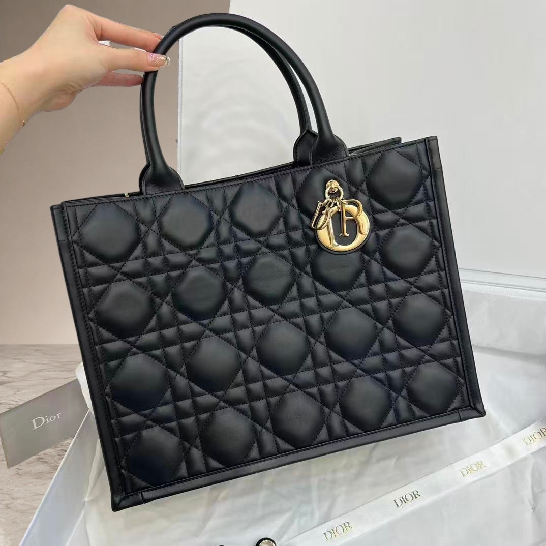 Book Tote 미디엄 백 상세 설명 1