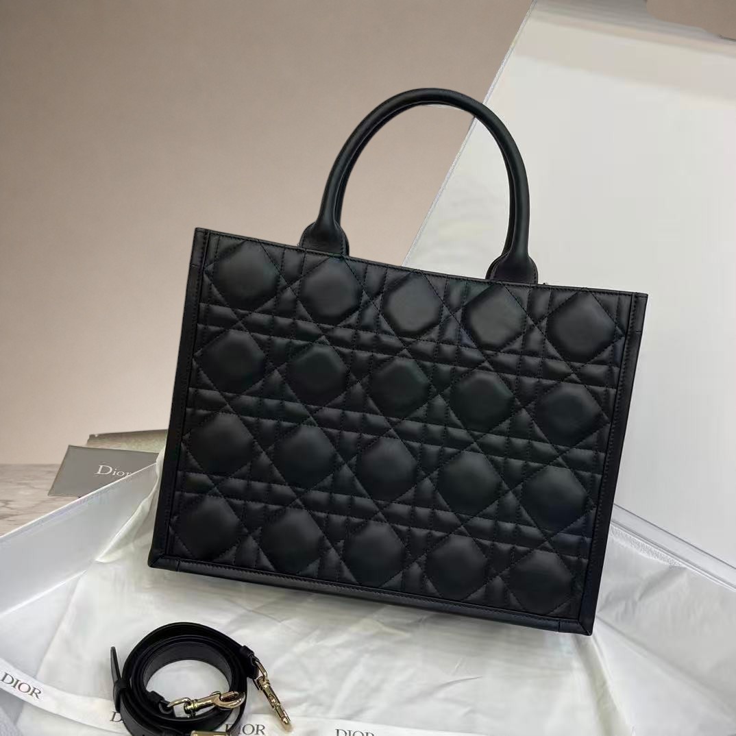 Book Tote 미디엄 백 상세 설명 3
