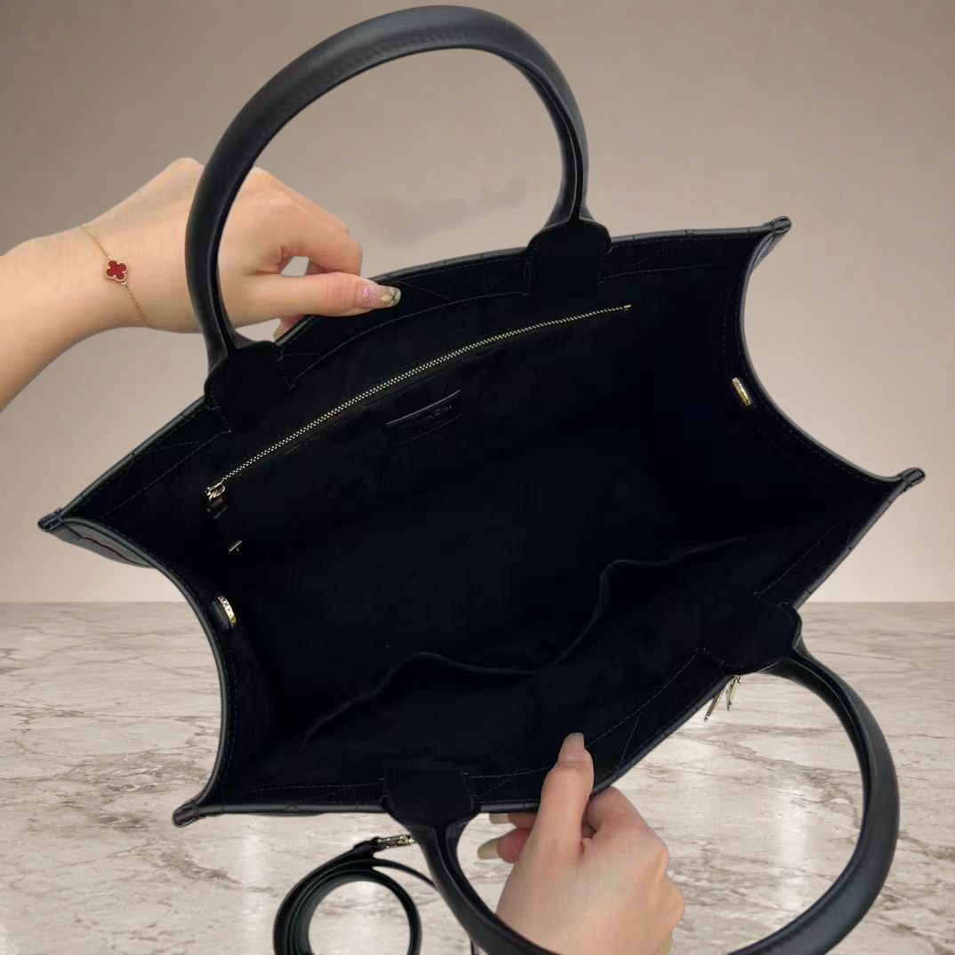 Book Tote 미디엄 백 상세 설명 9